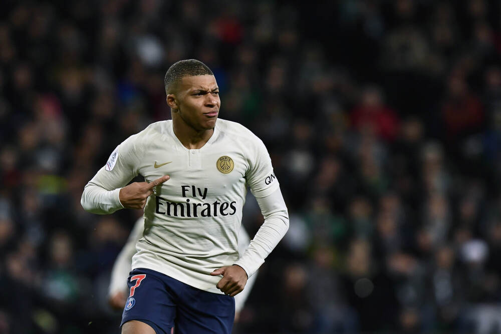 【视频】万亿美元薪酬方案获得通过 马斯克和机器人共舞庆祝